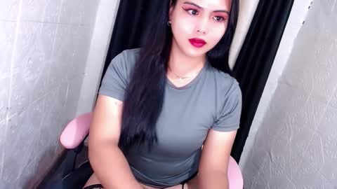 divine online show from October 12, 7:57 pm