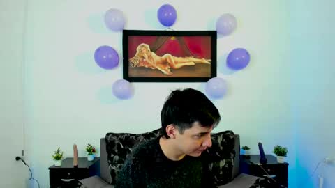 Snapshot of xxhoty0ung_boysxx chatting on February 15, 3:17 pm David and Mike online show from February 15, 3:17 pm