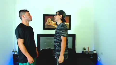 Snapshot of xxhoty0ung_boysxx chatting on February 25, 2:33 pm David and Mike online show from February 25, 2:33 pm