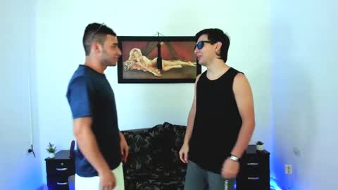 Snapshot of xxhoty0ung_boysxx chatting on February 28, 9:23 pm David and Mike online show from February 28, 9:23 pm