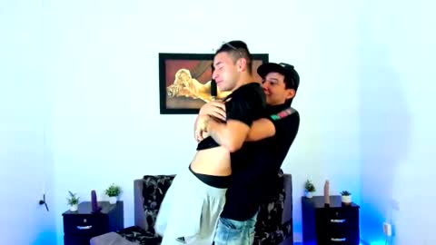 Snapshot of xxhoty0ung_boysxx chatting on March 1, 6:32 pm David and Mike online show from March 1, 6:32 pm