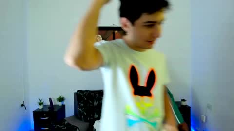 Snapshot of xxhoty0ung_boysxx chatting on March 6, 8:48 pm David and Mike online show from March 6, 8:48 pm