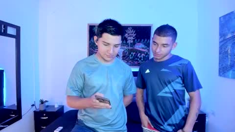 Snapshot of xxhoty0ung_boysxx chatting on September 15, 7:25 pm David and Mike online show from September 15, 7:25 pm