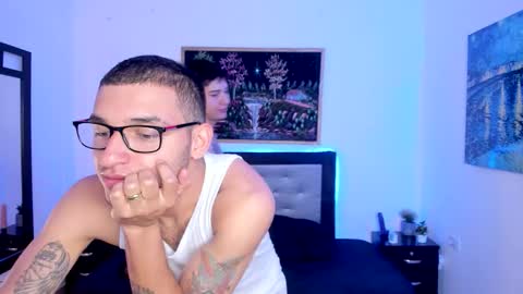 Snapshot of xxhoty0ung_boysxx chatting on September 17, 7:15 pm David and Mike online show from September 17, 7:15 pm