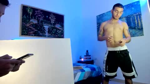 Snapshot of xxhoty0ung_boysxx chatting on September 22, 6:54 pm David and Mike online show from September 22, 6:54 pm