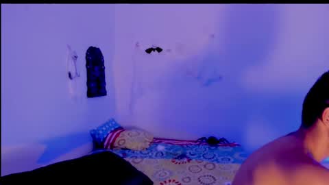 Snapshot of xxhoty0ung_boysxx chatting on October 20, 9:04 pm David and Mike online show from October 20, 9:04 pm