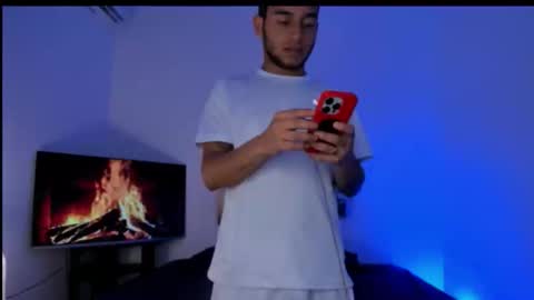 Snapshot of xxhoty0ung_boysxx chatting on November 22, 6:40 pm David and Mike online show from November 22, 6:40 pm