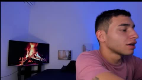 Snapshot of xxhoty0ung_boysxx chatting on November 24, 6:18 pm David and Mike online show from November 24, 6:18 pm