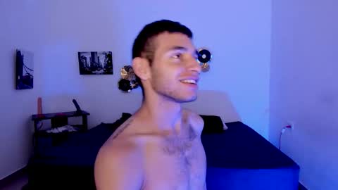 Snapshot of xxhoty0ung_boysxx chatting on February 9, 6:34 pm David and Mike online show from February 9, 6:34 pm