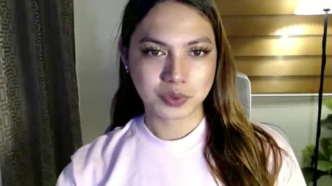 Snapshot of xxjulielovesyouxx chatting on January 5, 5:51 pm July online show from January 5, 5:51 pm