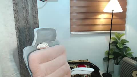 Snapshot of xxjulielovesyouxx chatting on January 16, 12:31 pm July online show from January 16, 12:31 pm