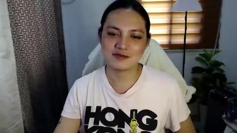 Snapshot of xxjulielovesyouxx chatting on March 10, 3:45 am July online show from March 10, 3:45 am