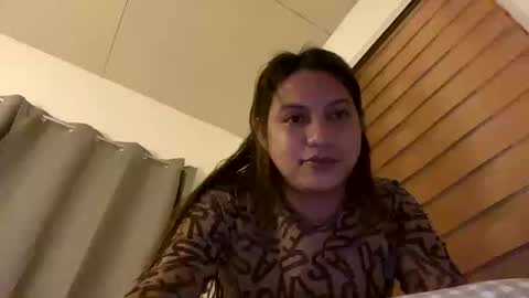 Snapshot of xxjulielovesyouxx chatting on November 5, 3:34 pm July online show from November 5, 3:34 pm