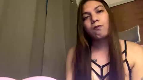 Snapshot of xxjulielovesyouxx chatting on November 8, 9:20 am July online show from November 8, 9:20 am