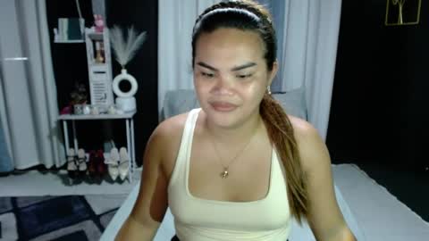 Snapshot of xxkylie_smithxx chatting on June 4, 8:53 am Kylie Smith online show from June 4, 8:53 am