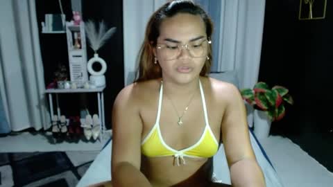 Snapshot of xxkylie_smithxx chatting on June 4, 9:32 pm Kylie Smith online show from June 4, 9:32 pm