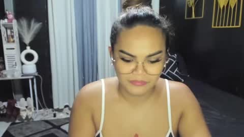 Snapshot of xxkylie_smithxx chatting on June 27, 11:26 am Kylie Smith online show from June 27, 11:26 am