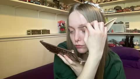 Snapshot of xxloveanastasia chatting on October 9, 5:00 pm LoveAnastasia online show from October 9, 5:00 pm