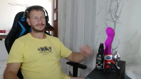 Snapshot of xxmettexx chatting on October 3, 9:39 am xxmettexx online show from October 3, 9:39 am