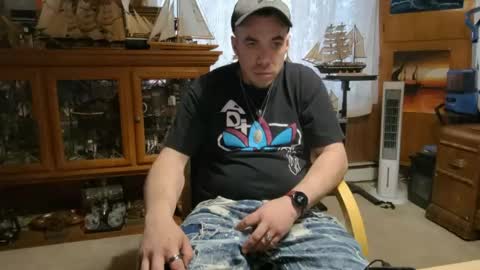 xxScubaStevexx online show from April 13, 11:32 pm