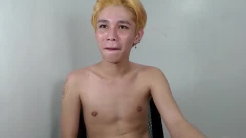 Snapshot of xxsebastian18 chatting on December 12, 7:48 pm seb online show from December 12, 7:48 pm