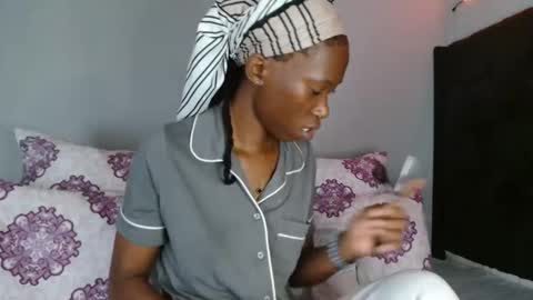 Snapshot of xxsexytalia28 chatting on January 17, 10:53 am xxsexytalia28 online show from January 17, 10:53 am