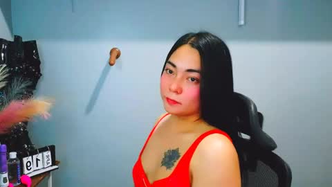 xxslutty kim online show from April 19, 1:43 pm