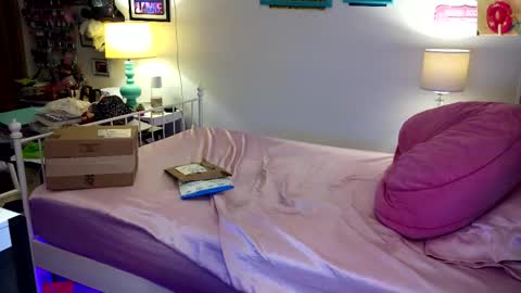 Strawberry Jane online show from February 11, 4:50 am