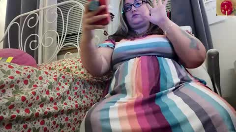 Snapshot of xxstrawberryjanexx chatting on May 1, 5:12 am Strawberry Jane online show from May 1, 5:12 am