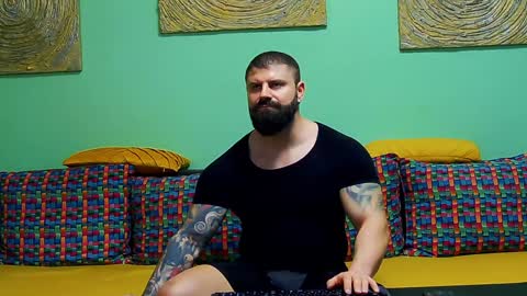 Snapshot of xxtreamleonard chatting on February 3, 2:34 pm Xtream Leonard online show from February 3, 2:34 pm