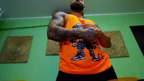 Snapshot of xxtreamleonard chatting on June 10, 1:43 pm Xtream Leonard online show from June 10, 1:43 pm