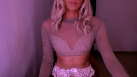 Snapshot of xxxanonymousloverxxx chatting on May 3, 11:00 pm Chiara online show from May 3, 11:00 pm