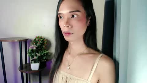 Snapshot of xxxfuckgirlyumsxxx chatting on May 23, 4:44 pm Your Princess Yums online show from May 23, 4:44 pm