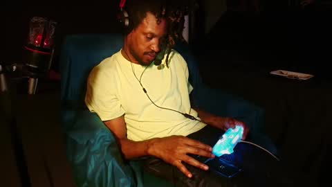 xxxjrstrokesxxx online show from April 5, 12:30 am