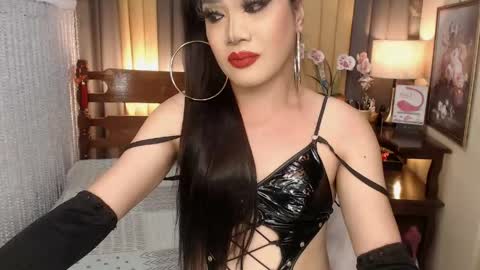 Snapshot of xxxmiss_cathyxxx chatting on April 19, 6:46 am QUEENCY online show from April 19, 6:46 am