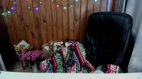 Snapshot of xxxnewlywedsxxx chatting on February 14, 8:42 am Lana online show from February 14, 8:42 am