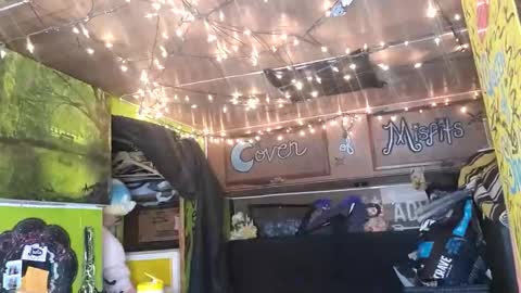 Snapshot of xxxqueenmandydickenz chatting on November 9, 11:47 pm XXXQueenMandyDickenz online show from November 9, 11:47 pm