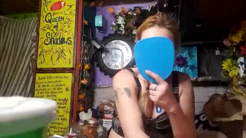 Snapshot of xxxqueenmandydickenz chatting on February 25, 2:10 am XXXQueenMandyDickenz online show from February 25, 2:10 am