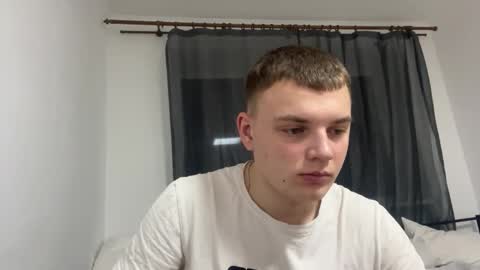 Snapshot of xxxten_ chatting on February 28, 9:27 pm Leo online show from February 28, 9:27 pm