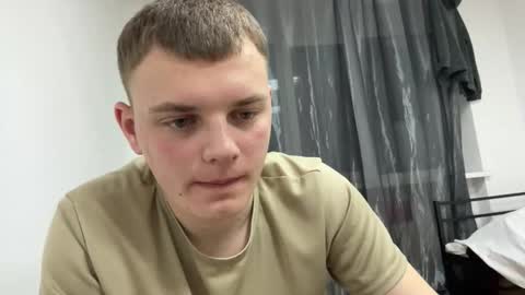 Snapshot of xxxten_ chatting on March 6, 8:27 pm Leo online show from March 6, 8:27 pm