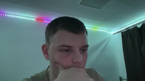 Snapshot of xxxten_ chatting on March 12, 9:43 pm Leo online show from March 12, 9:43 pm