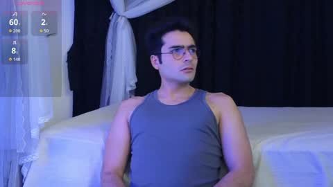 Snapshot of xxxvandersexxx chatting on April 23, 11:31 am July and Fer online show from April 23, 11:31 am