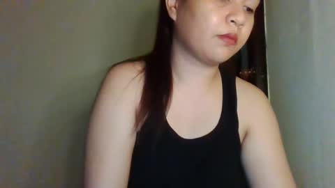 Snapshot of xxyummiee_69xx chatting on October 17, 8:22 pm jane online show from October 17, 8:22 pm