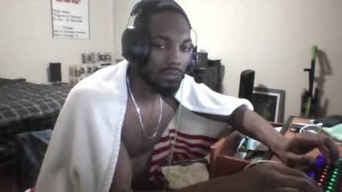 Snapshot of y_sticky chatting on March 7, 1:42 am y_sticky online show from March 7, 1:42 am