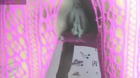 Snapshot of yailin_04 chatting on May 19, 5:08 pm yailin_04 online show from May 19, 5:08 pm