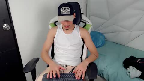 Snapshot of yankees_ chatting on November 17, 4:51 am DANILO P online show from November 17, 4:51 am