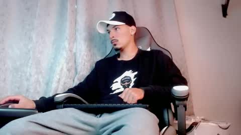 Snapshot of yankees_xxx chatting on June 7, 12:31 pm yankees online show from June 7, 12:31 pm