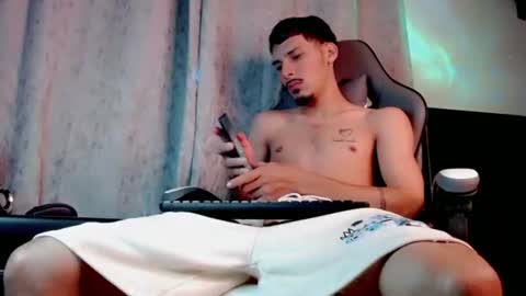 Snapshot of yankees_xxx chatting on June 15, 10:39 am yankees online show from June 15, 10:39 am