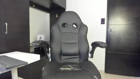 yanpaul83 online show from September 16, 7:48 pm