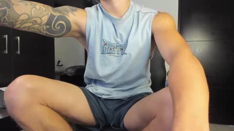 yanpaul83 online show from September 30, 8:47 pm